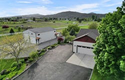 6219 N Blue Skies Ln, Newman Lake, WA 99025
