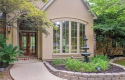 216 SECLUDED  OAKS Lane, Madisonville, LA 70447