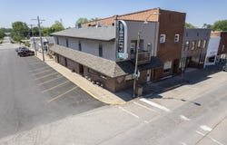 1 W Main Street, Albion, IL 62806