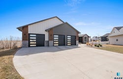 7317 E Gray Eagle Cir, Sioux Falls, SD 57110