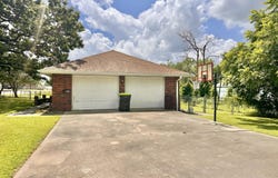 210 E Oak Street, El Dorado Springs, MO 64744