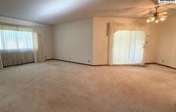 3102 Princeton Dr, Hutchinson, KS 67502