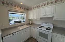 854 Twin Pines Circle, Ashland, OR 97520