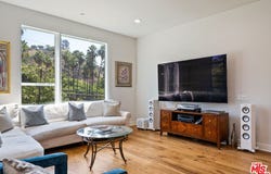 2780 N Wright Ln, Los Angeles, CA 90068