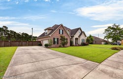 9915 W Mockingbird Circle, Ocean Springs, MS 39564