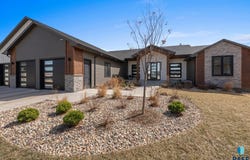 7317 E Gray Eagle Cir, Sioux Falls, SD 57110