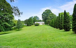 111 Hilltop Rd, LaFollette, TN 37766