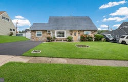 126 HEARTWOOD RD, LEVITTOWN, PA 19056