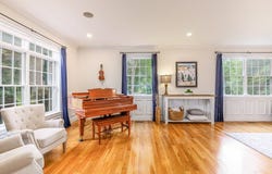10 Strawberry Knoll Dr, Sutton, MA 01590