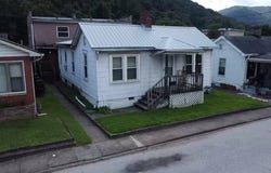 119 5th Avenue, Montgomery, WV 25136