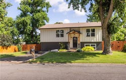 712  SW 3rd  ST, Bentonville, AR 72712