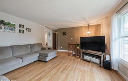 303 W 8th Place, Hobart, IN 46342