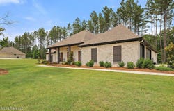 221 Lost Oak Lane, Brandon, MS 39047