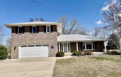 2302 16th Ave N, Clear Lake, IA 50428