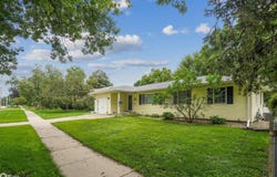 1316 5th Avenue, Grinnell, IA 50112