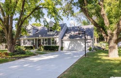 15338 Davenport Circle, Omaha, NE 68154