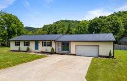 5325 Ball Ln, Huntington, WV 25704