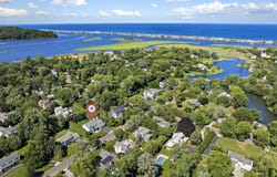 8 Holly Tree Lane, Rumson, NJ 07760