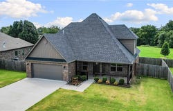 1413 Reagan Avenue, Gentry, AR 72734