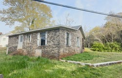 108 College, Barnesville, GA 30204