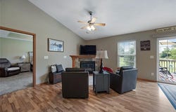 1600 Hunters Creek Way, Marion, IA 52302
