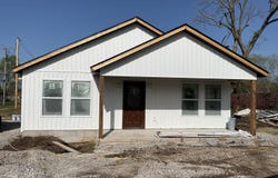 340 E Cofield Avenue, Aurora, MO 65605