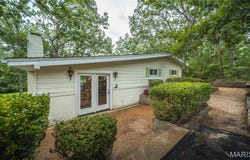 805 Cochise Ih Drive, Cuba, MO 65453