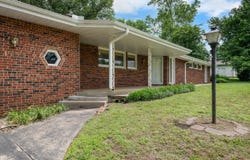 1622 Oakland Avenue, Bolivar, MO 65613