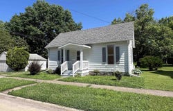305 W Jackson Avenue, Fairfield, IA 52556