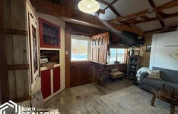 1246 E Ridge Drive, Brooklyn, IA 52211