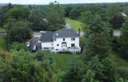 40 Walker Dr, Hillsborough Twp., NJ 08844-5429