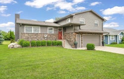 1009 Eloise Street, Okoboji, IA 51355
