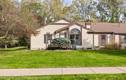2735 Trudy Lane, Lansing, MI 48910