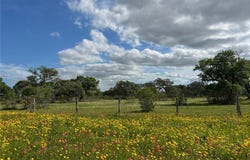 15395 E State Hwy 111, Yoakum, TX 77995