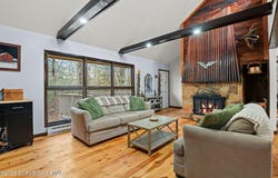 81 Split Rock Road, Lake Harmony, PA 18624