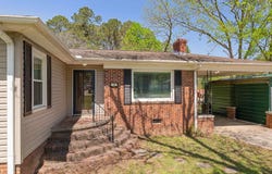 105 pinewood Avenue, Clinton, SC 29325