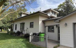 201 E 3rd St, Marion, SD 57043