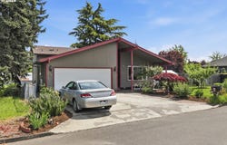 565 BROWN Ct, Woodburn, OR 97071