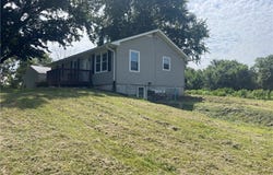 860 E Front Street, Kidder, MO 64649