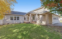9925 NE HILLVIEW Ct, Newberg, OR 97132
