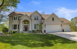 8587 Summit Oaks, Savage, MN 55378