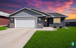 422 Thelma Ave, Harrisburg, SD 57032
