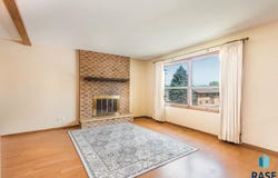 2105 S Marday Ave, Sioux Falls, SD 57103-4415