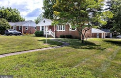 427 W MAPLE AVENUE, LAUREL SPRINGS, NJ 08021