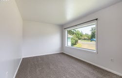 215 S 8TH St, StHelens, OR 97051