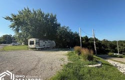 6100 N Lakeshore Drive, Brooklyn, IA 52211