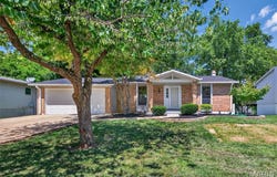 34 N Harris Drive, St Peters, MO 63376