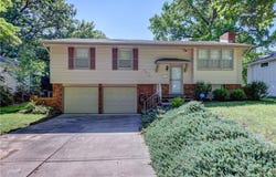 8818 Crescent Avenue, Kansas City, MO 64138