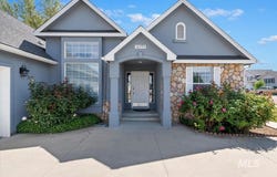 16390 Coral Dr, Nampa, ID 83687
