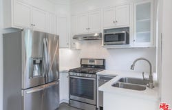 31 Breeze Ave, Venice, CA 90291